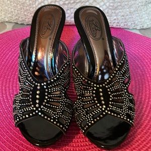 SOLARO 3.5 in Heels Black with Rhinestones